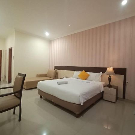 Oyo 90473 Gowin Hotel Kuta Lombok Exterior foto