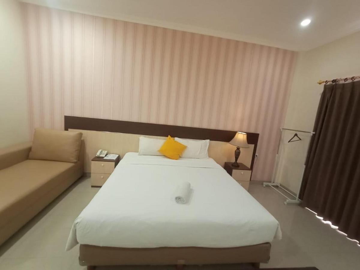 Oyo 90473 Gowin Hotel Kuta Lombok Exterior foto