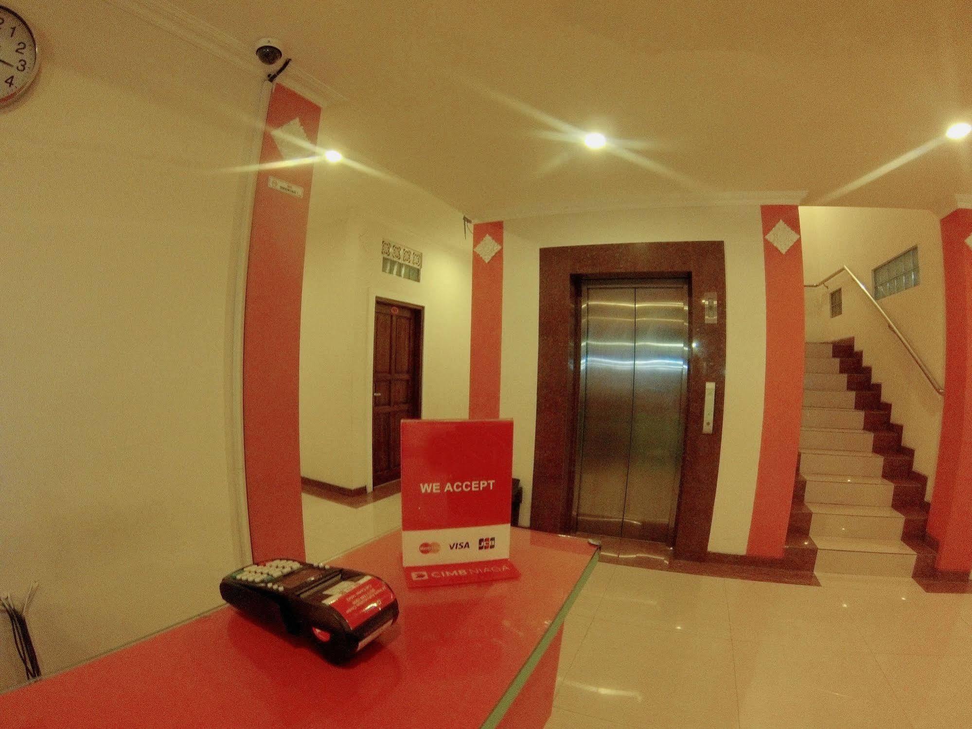 Oyo 90473 Gowin Hotel Kuta Lombok Exterior foto