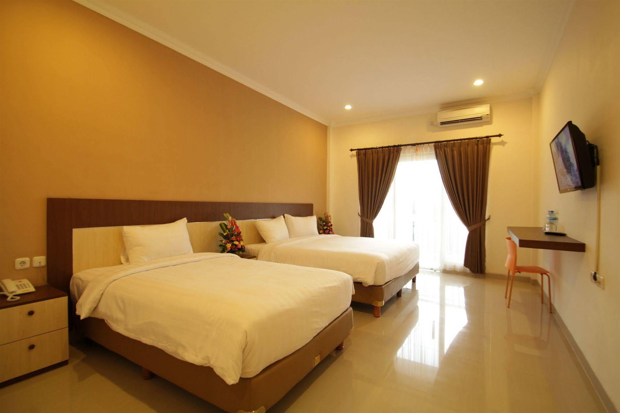 Oyo 90473 Gowin Hotel Kuta Lombok Exterior foto